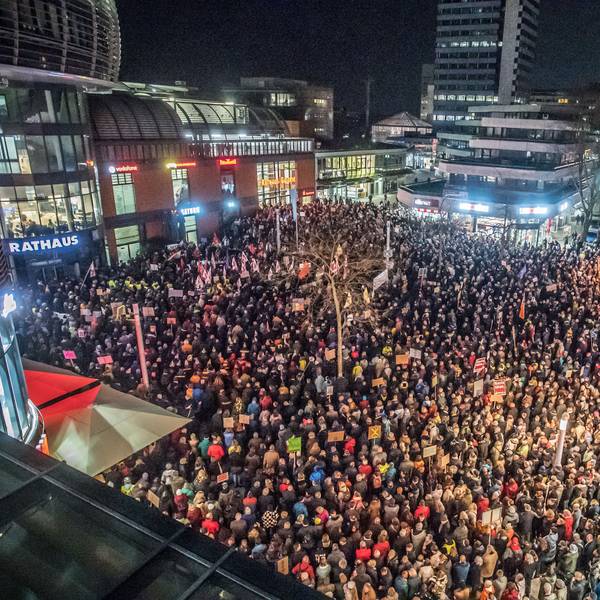 Vor ziemlich genau einem Jahr waren Tausende Menschen nach Leverkusen zu einer Demo gegen den Rechtsruck gekommen.