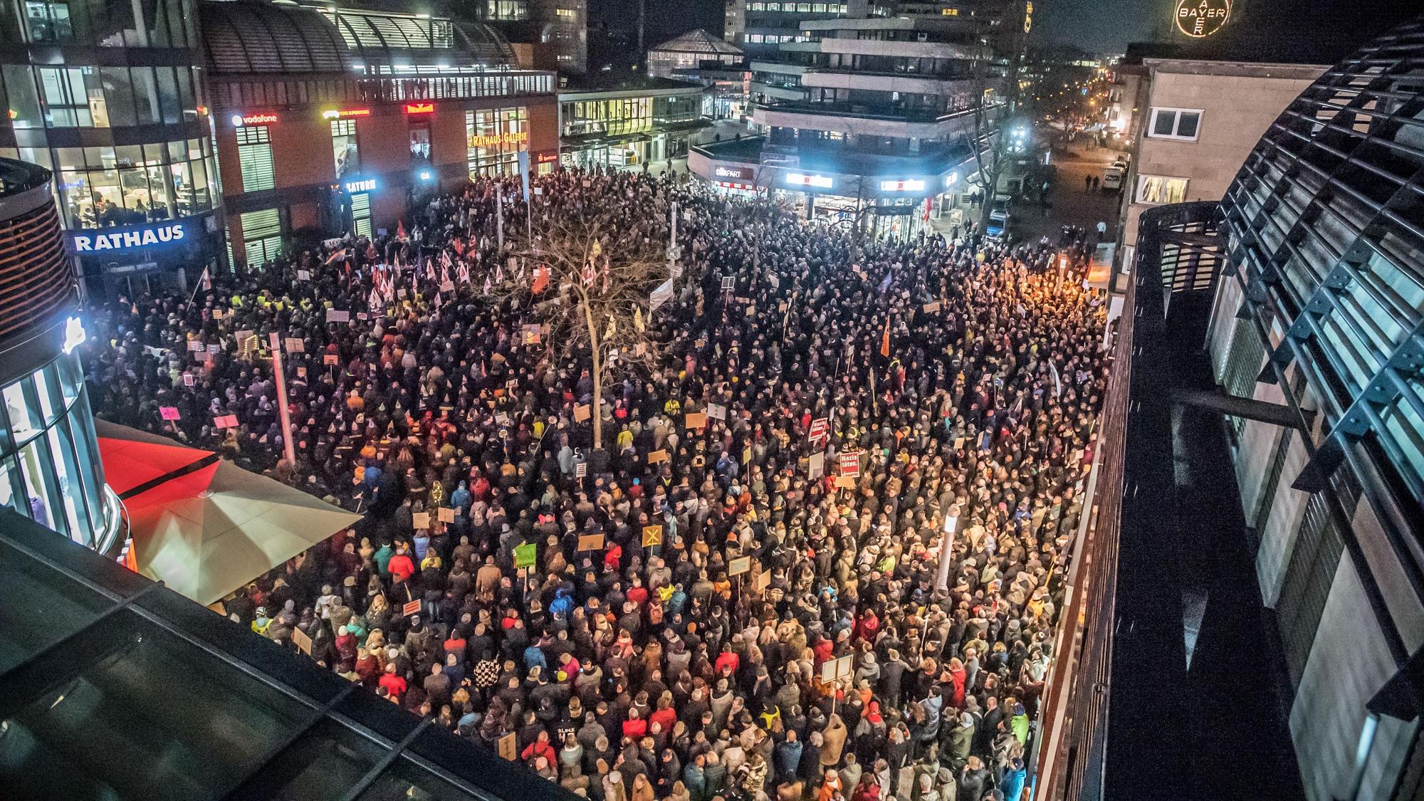 Vor ziemlich genau einem Jahr waren Tausende Menschen nach Leverkusen zu einer Demo gegen den Rechtsruck gekommen.