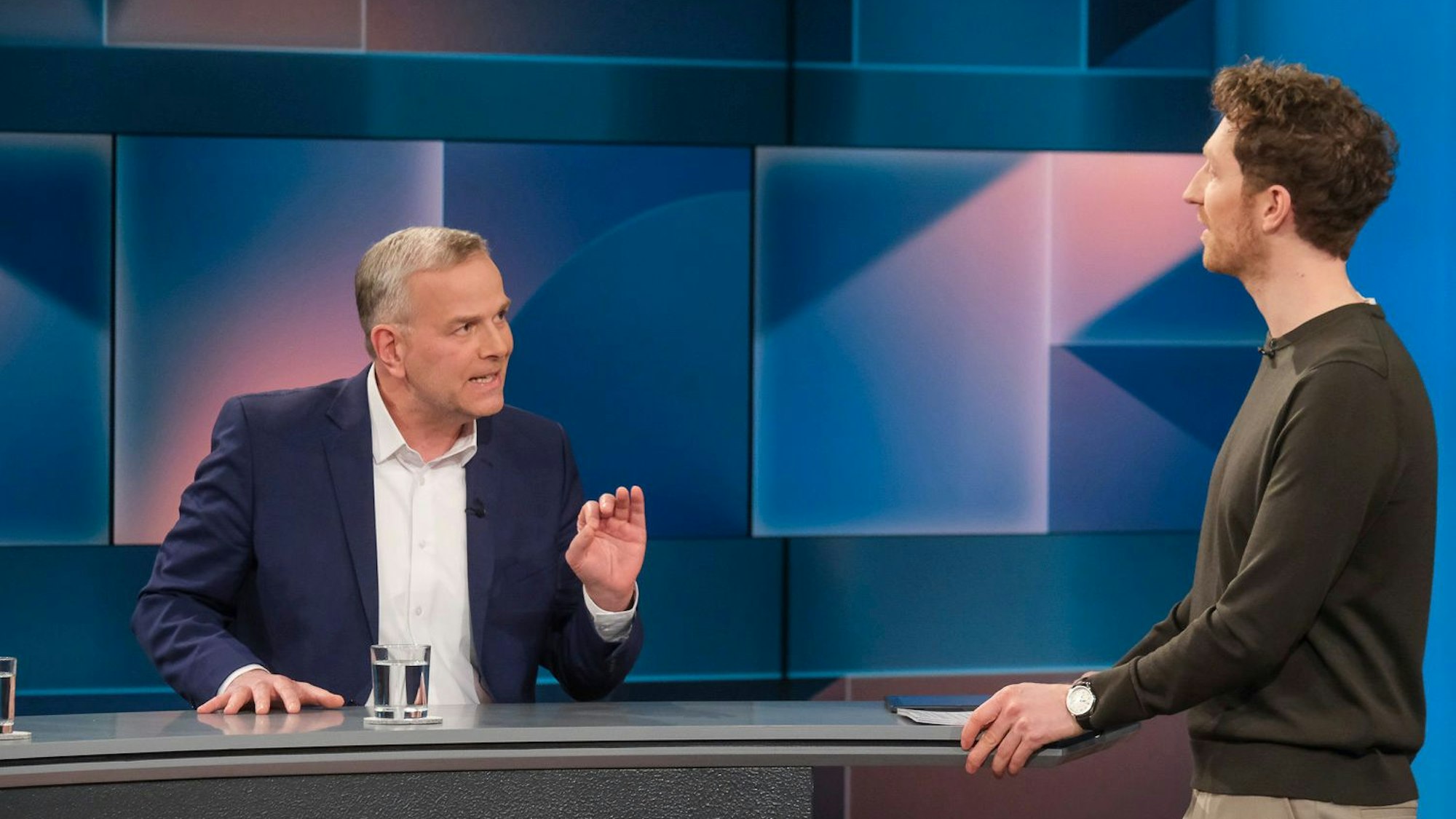 Leif-Erik Holm (l., AfD) und Louis Klamroth bei „Hart aber fair“ in der ARD