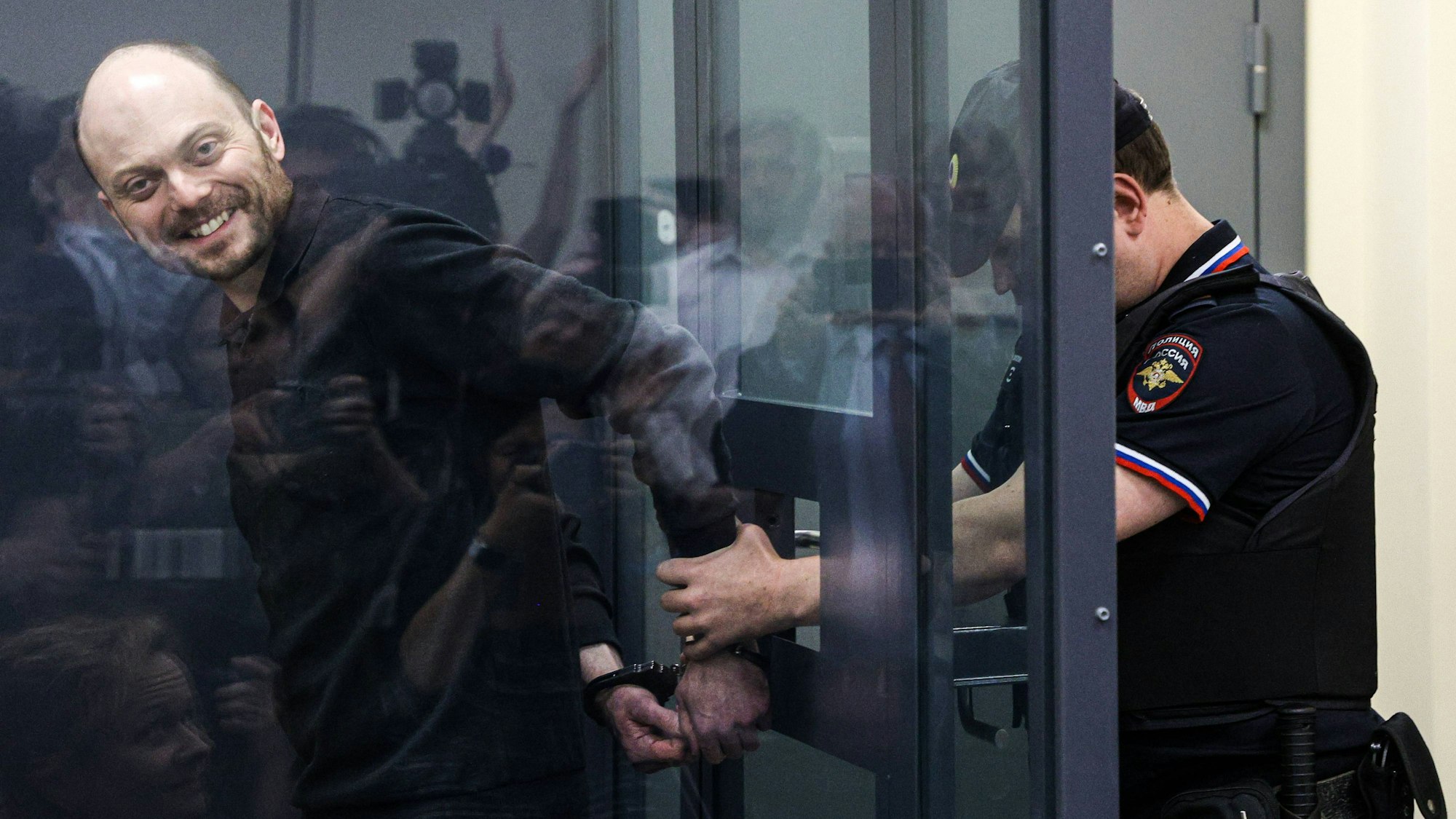 Wladimir Kara-Mursa bei einem Gerichtstermin im Juli 2023. Der Kremlgegner wurde zu 25 Jahren Haft verurteilt. Sein Vergehen: Öffentliche Kritik an Russlands Krieg gegen die Ukraine.