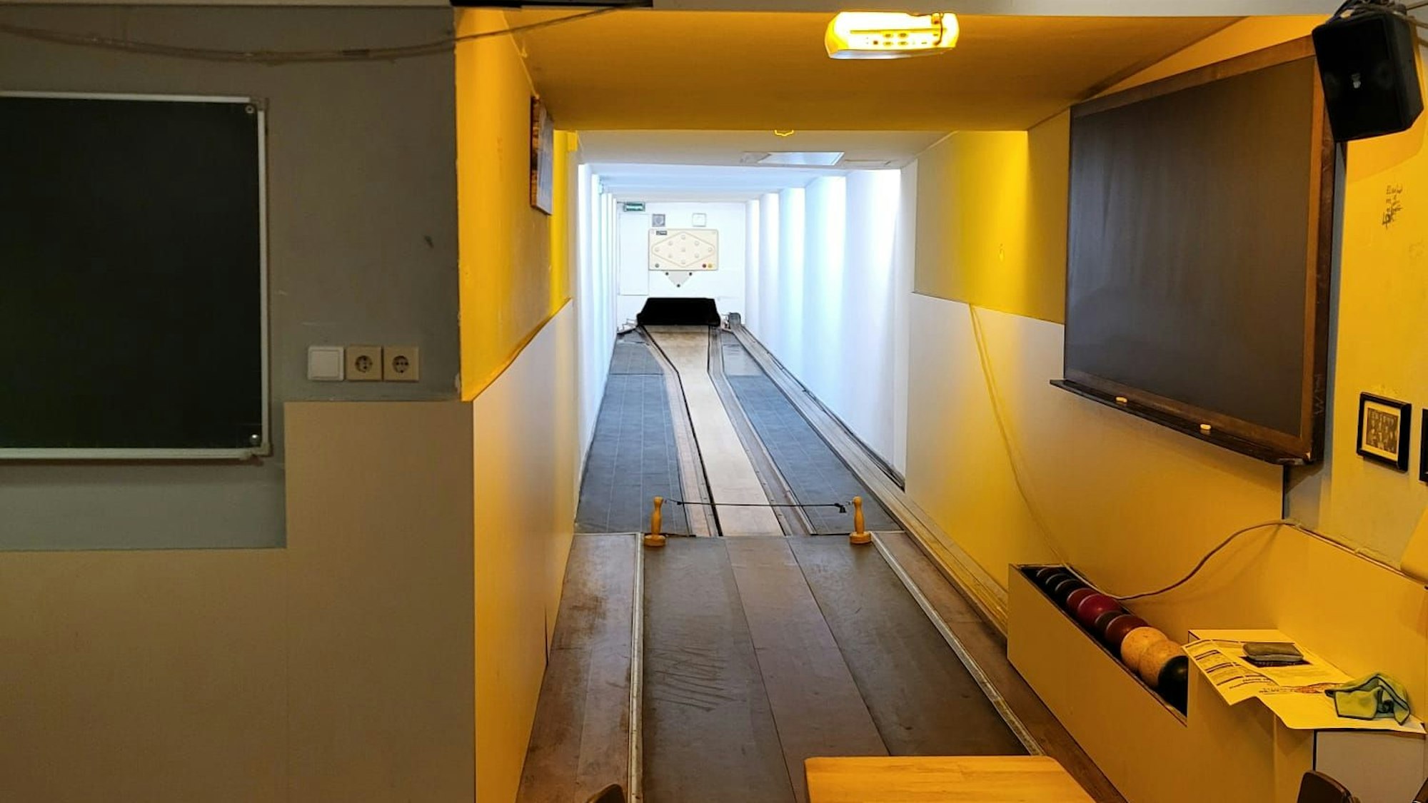 Kegelbahn in der Kneipe Umleitung in Köln.