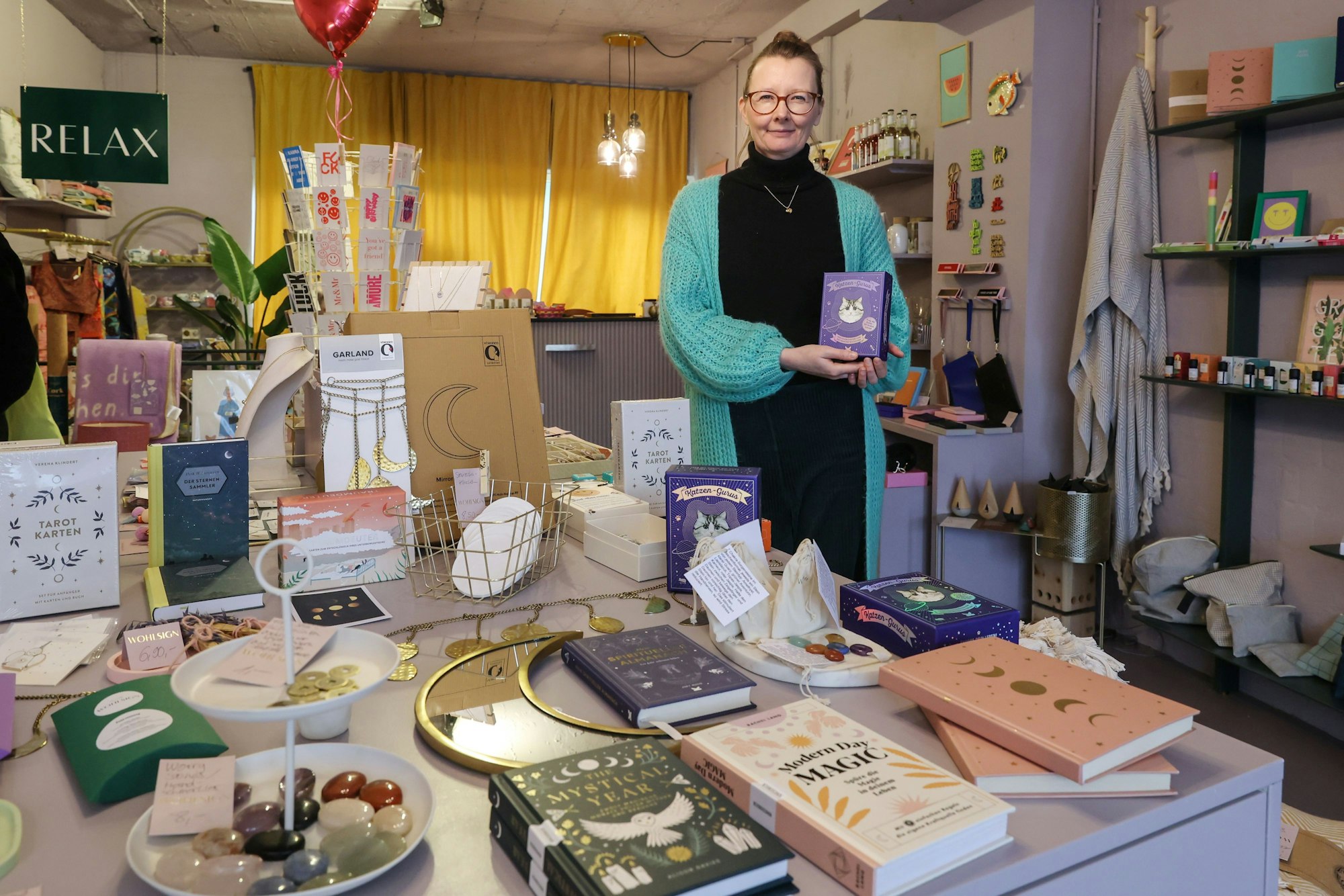 Inga Berentzen vor ihrem „Modern Magic“-Tisch