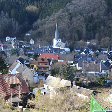 Ortsansicht von Olef mit der Kirche.