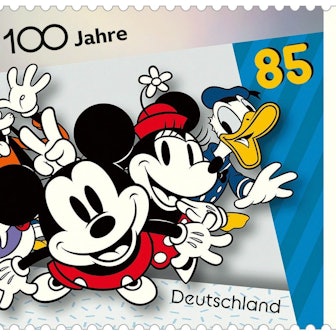 Micky Mouse, Donald Duck und andere Comicfiguren sind auf einer deutschen Briefmarke zu sehen.