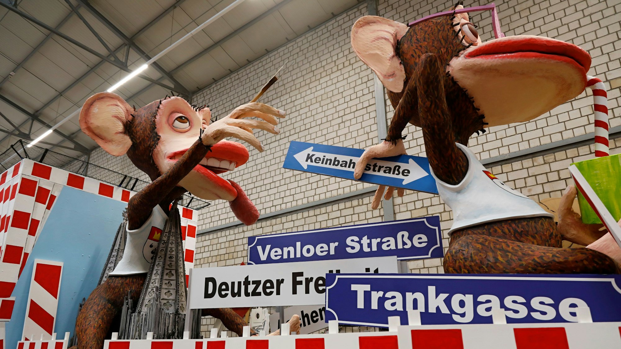 Der Wagen über die Verkehrsversuche in Köln für den Rosenmontagszug.