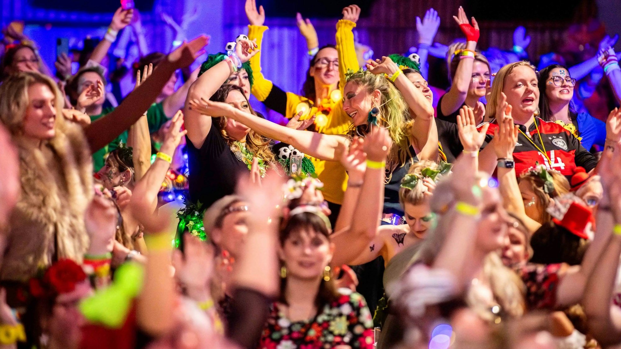 Das Bild zeigt einen Moment bei der Damensitzung in Weilerswist im vergangenen Jahr.