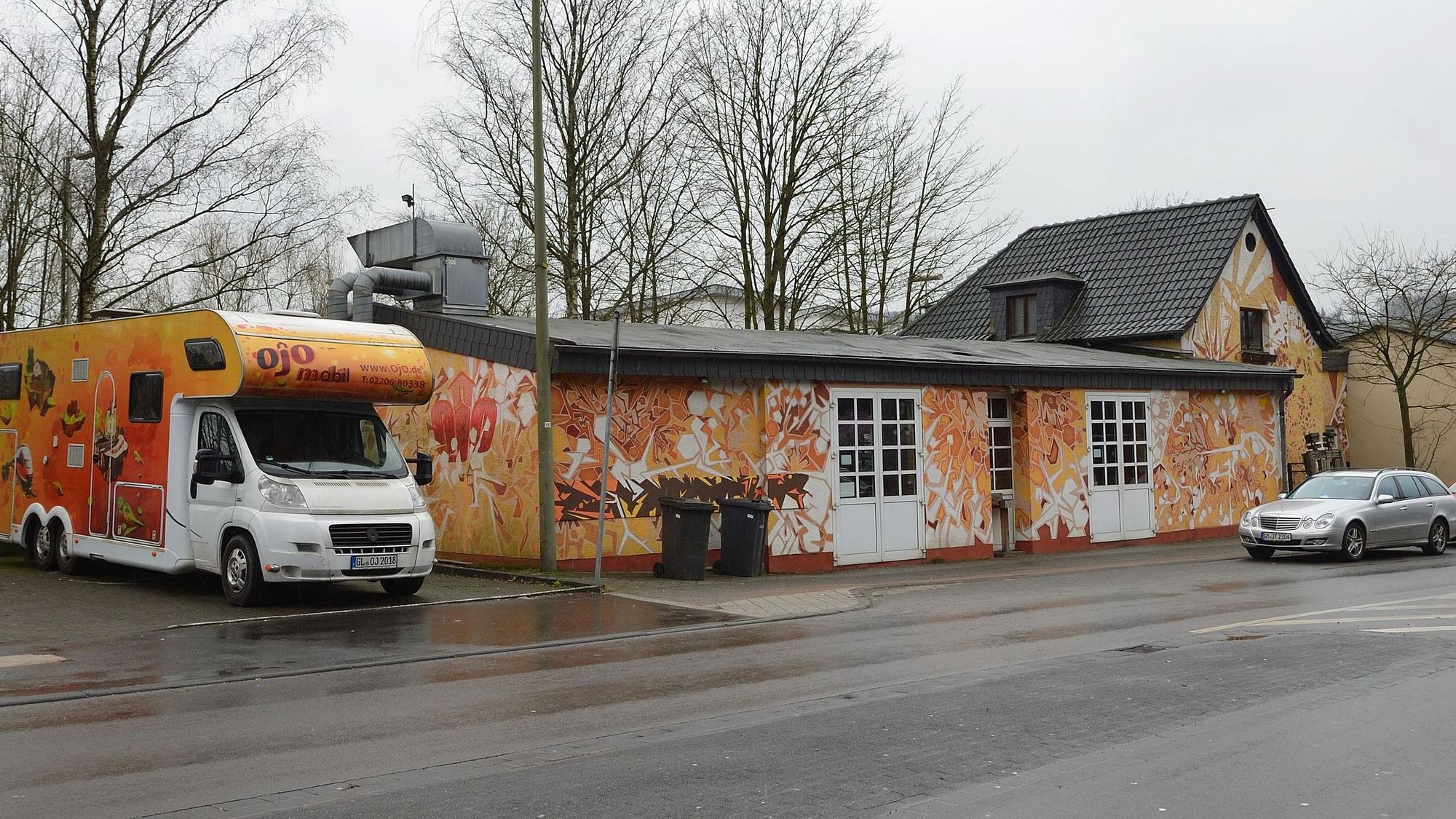 An der Overather Hauptstraße steht das Jugendzentrum „Ojo", dessen Bausubstanz nicht mehr die beste ist.
