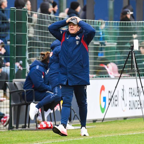 Fußball I Frauen I Saison 2023-2024 I 1. Frauen-Bundesliga I 12. Spieltag I RB Leipzig - 1. FC Köln I 03.02.2024 Daniel Weber Trainer, 1. FC Köln verzweifelt Freisteller, Nahaufnahme, Porträt, Portrait, Einzelfoto, Einzelbild, Körper Leipzig RB Trainingszentrum, Cottaweg 7 Sachsen Deutschland *** Soccer I Women I Season 2023 2024 I 1 Women Bundesliga I 12 Matchday I RB Leipzig 1 FC Köln I 03 02 2024 Daniel Weber Coach, 1 FC Köln desperate Crop, close-up, portrait, portrait, single photo, single image, body Leipzig RB Training Center, Cottaweg 7 Saxony Germany Copyright: xLobeca/InesxHähnelx