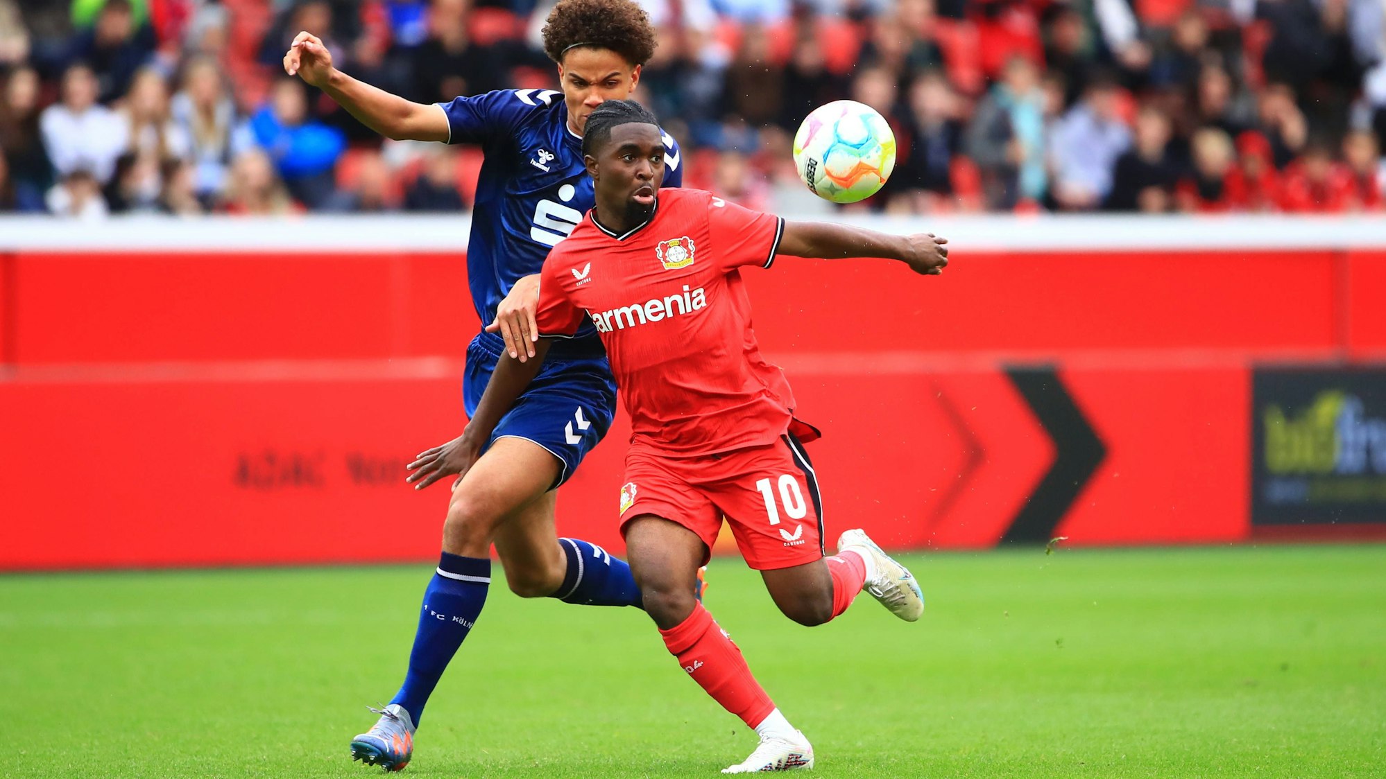 Jardell Kanga Leverkusen im Zweikampf mit Neo Telle Koeln Bayer 04 Leverkusen vs 1. FC Koeln, Fussball, Mittelrheinpokalfinale A-Jugend 24.05.2023 Bayer 04 Leverkusen vs 1. FC Koeln, Fussball, Mittelrheinpokalfinale A-Jugend 24.05.2023 Leverkusen *** Jardell Kanga Leverkusen in duel with Neo Telle Koeln Bayer 04 Leverkusen vs 1 FC Koeln, football, Mittelrheinpokalfinale A youth 24 05 2023 Bayer 04 Leverkusen vs 1 FC Koeln, football, Mittelrheinpokalfinale A youth 24 05 2023 Leverkusen Copyright: xEibner-Pressefotox EP_RWS