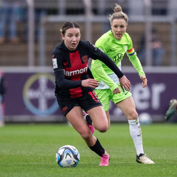Loreen Bender Bayer 04 Leverkusen, 19 sprintet Svenja Huth VfL Wolfsburg, 10 davon. Fussball: Google Pixel Frauen-Bundesliga, Saison 2023/2024, 12. Spieltag, Bayer 04 Leverkusen - VfL Wolfsburg am 04.02.2024 im Ulrich-Haberland-Stadion in Leverkusen. Wichtiger Hinweis: Gemaess den Vorgaben der DFL Deutsche Fussball Liga bzw. des DFB Deutscher Fussball-Bund ist es untersagt, in dem Stadion und/oder vom Spiel angefertigte Fotoaufnahmen in Form von Sequenzbildern und/oder videoaehnlichen Fotostrecken zu verwerten bzw. verwerten zu lassen. Foto: Kirchner-Media/TH *** Loreen Bender Bayer 04 Leverkusen, 19 sprints Svenja Huth VfL Wolfsburg, 10 of them Soccer Google Pixel Womens Bundesliga, Season 2023 2024, Matchday 12, Bayer 04 Leverkusen VfL Wolfsburg on 04 02 2024 at Ulrich Haberland Stadium in Leverkusen Important notice According to the regulations of the DFL German Football League or the DFB German Football Association, it is prohibited, to utilize or have utilized photographs taken in the stadium and or of the match in the form of sequential images and or video-like photo series Foto Kirchner Media TH Copyright: xKirchner-Media/THx
