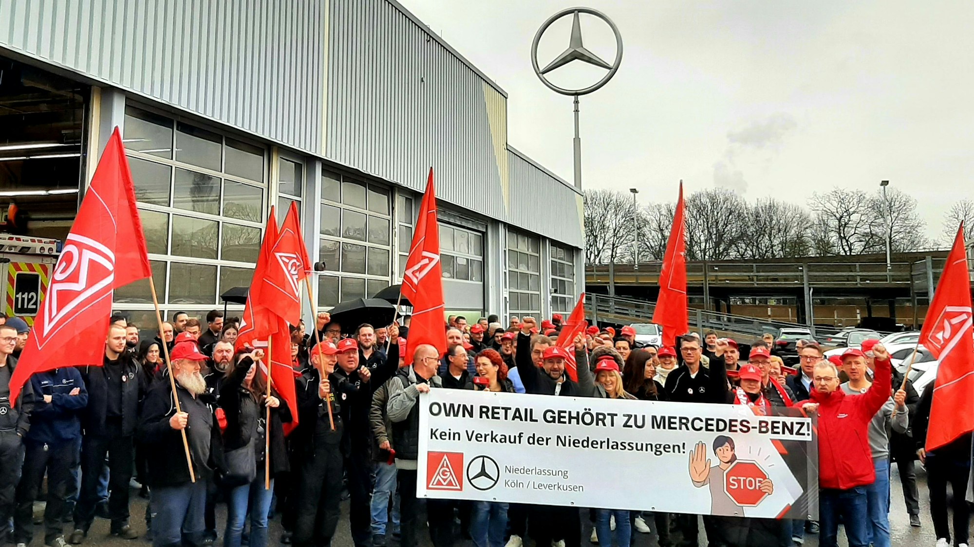 Betriebsversammlung bei der Mercedes-Benz-Niederlassung Leverkusen mit Beschäftigten aus Leverkusen, Porz, Pulheim und Frechen sowie der IG Metall.