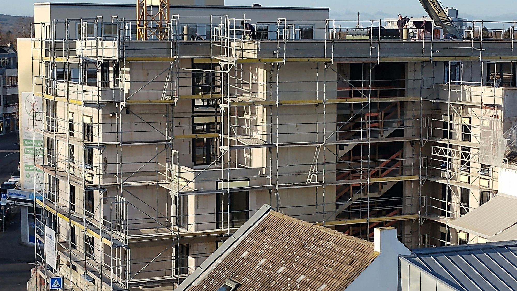 Das Foto zeigt die Baustelle für das Wohnhaus an der Ecke Wilhelmstraße/Hochstraße in Euskirchen.