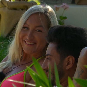 Janine und Vincenzo flirteten am Pool bei First Dates Hotel ordentlich miteinander.