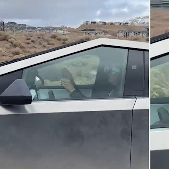 Mann benutzt Apple Vision Pro Brille beim Fahren eines Tesla Cybertrucks