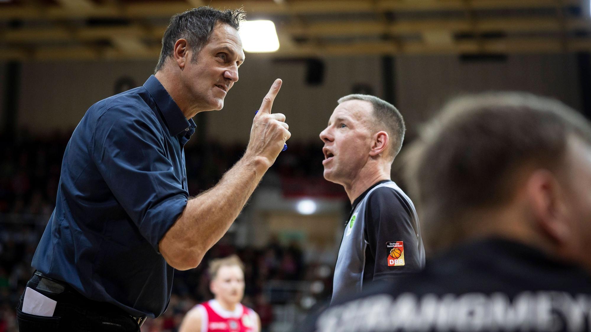 Basketball ProB Nord, Bayer Giants Leverkusen vs. Rheinstars Köln, 23.12.23 Hans-Jürgen Gnad Trainer Bayer Giants Leverkusen emotional Leverkusen, 23.12.23 - Basketball ProB Nord, Bayer Giants Leverkusen vs. Rheinstars Köln *** Basketball ProB North, Bayer Giants Leverkusen vs Rheinstars Cologne, 23 12 23 Hans Jürgen Gnad Coach Bayer Giants Leverkusen emotional Leverkusen, 23 12 23 Basketball ProB North, Bayer Giants Leverkusen vs Rheinstars Cologne Copyright: xBEAUTIFULxSPORTS/AxelxKohringx