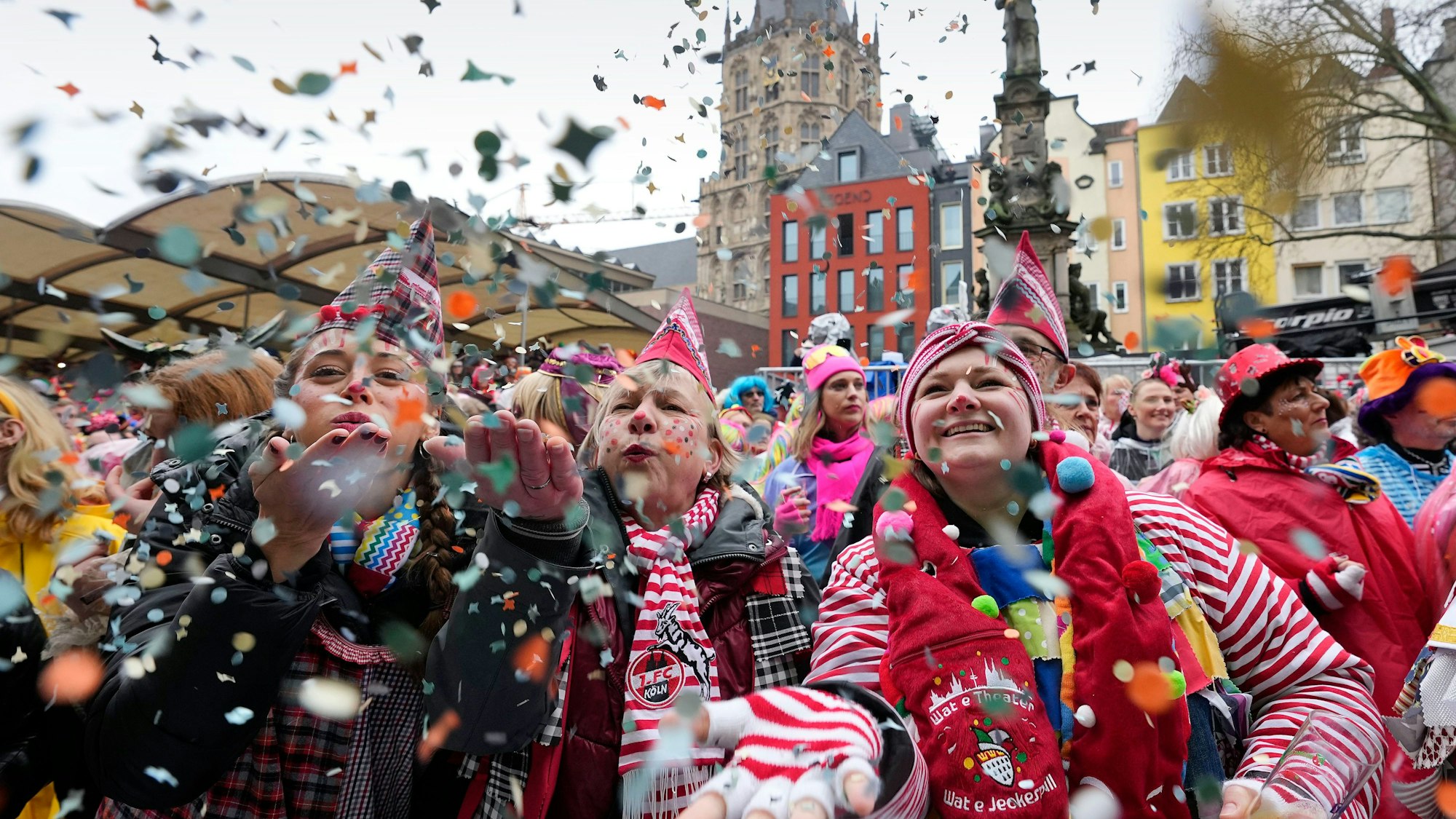 Feiernde auf dem Alter Markt.