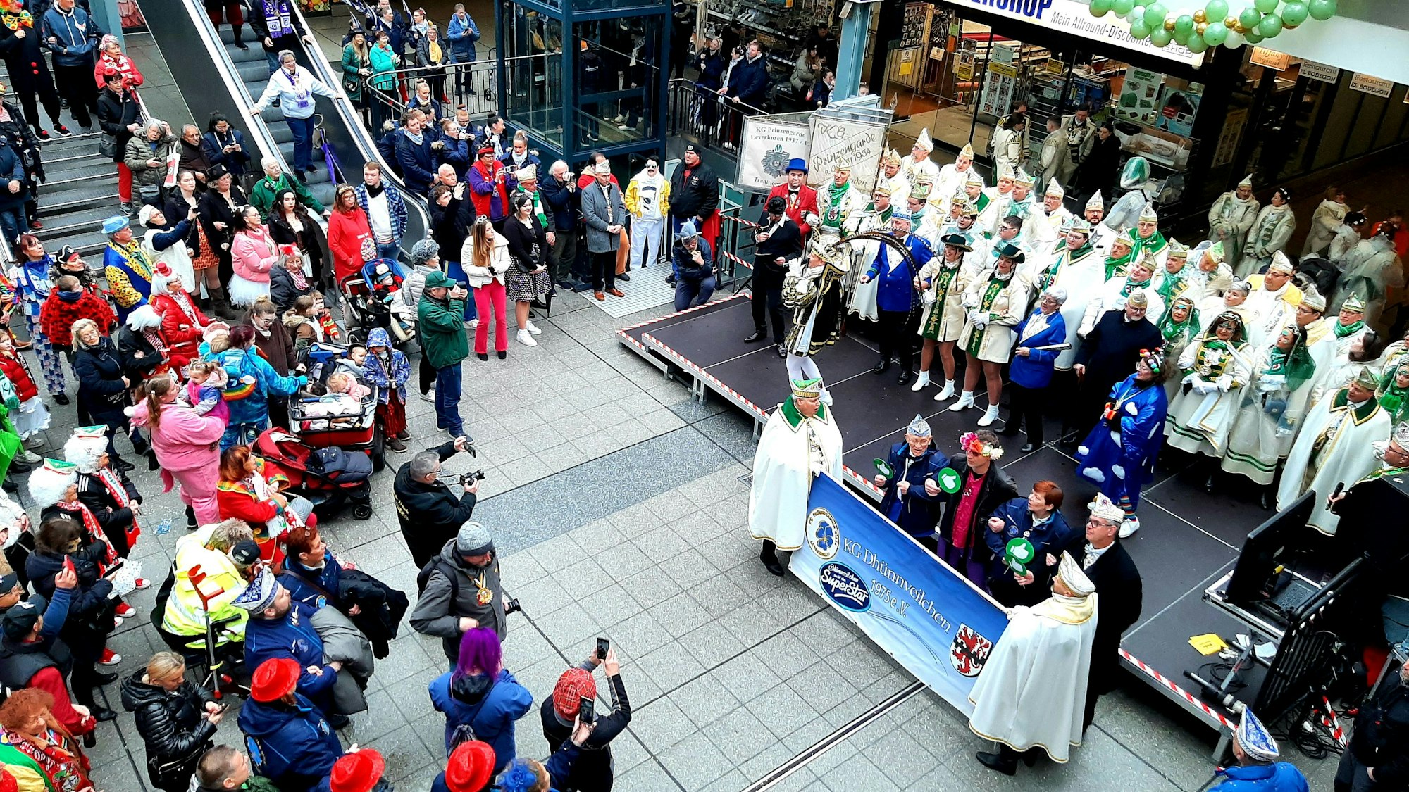 Luminadensturm Weiberfastnacht Leverkusen. Luminaden Wiesdorf Wieverfastelovend