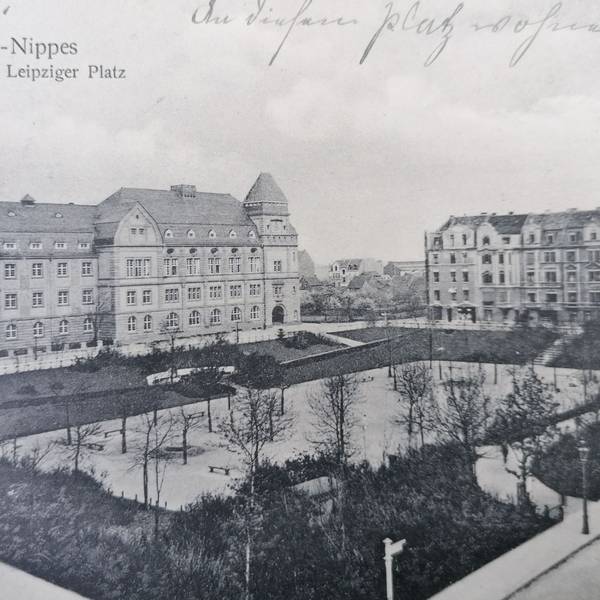 Ein historisches Schwarz-Weiß-Bild des Leipziger Platzes von oben