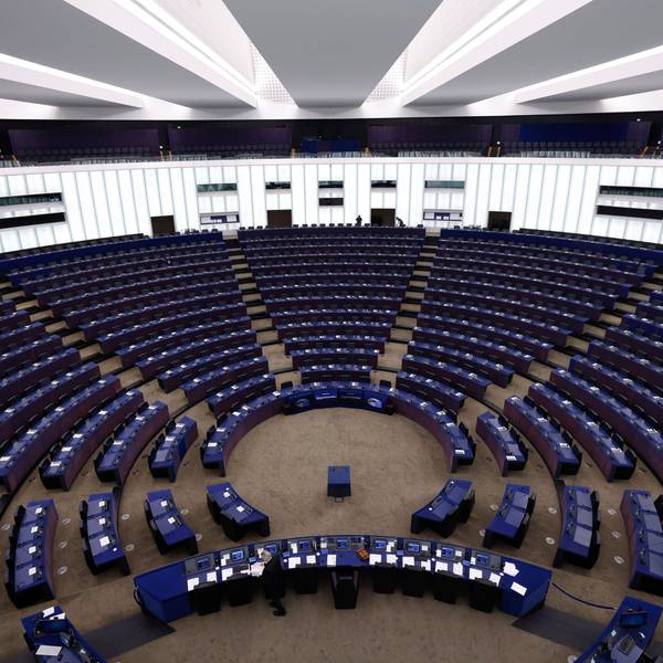 Blick auf das leere Europäische Parlament.