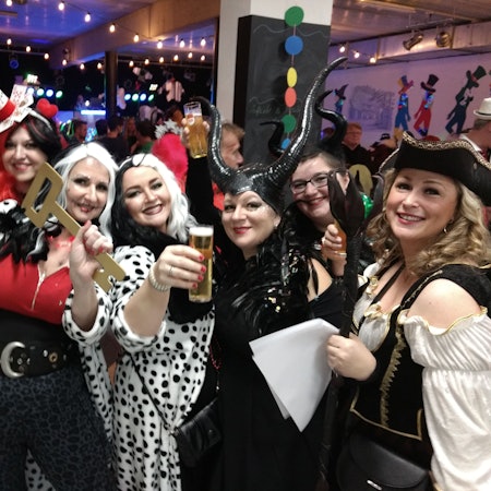 Der Rathaussschlüssel ist fest in der Hand der jecken Wiever von Burscheid.