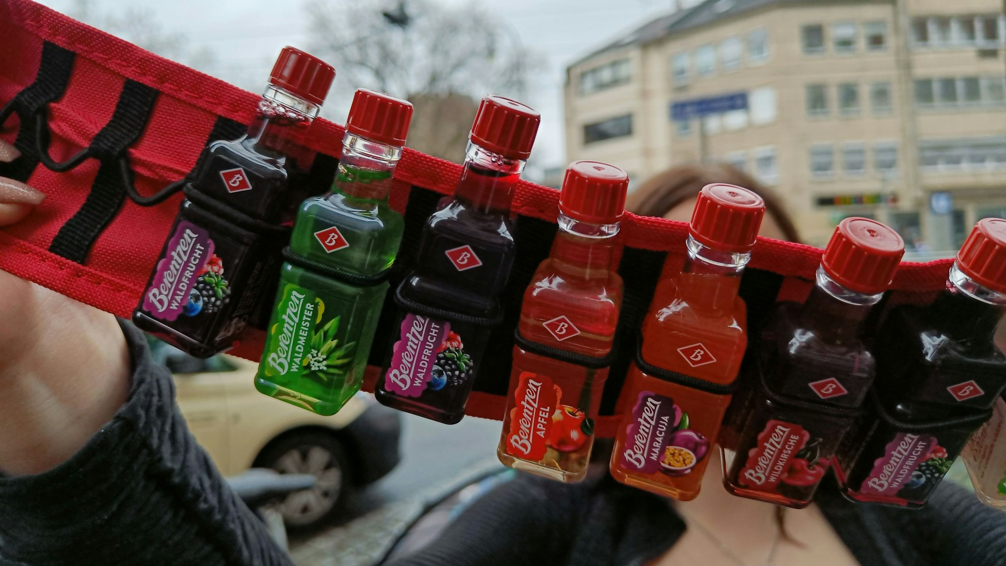 Ein Gürtel mit Berentzen-Klopfern.