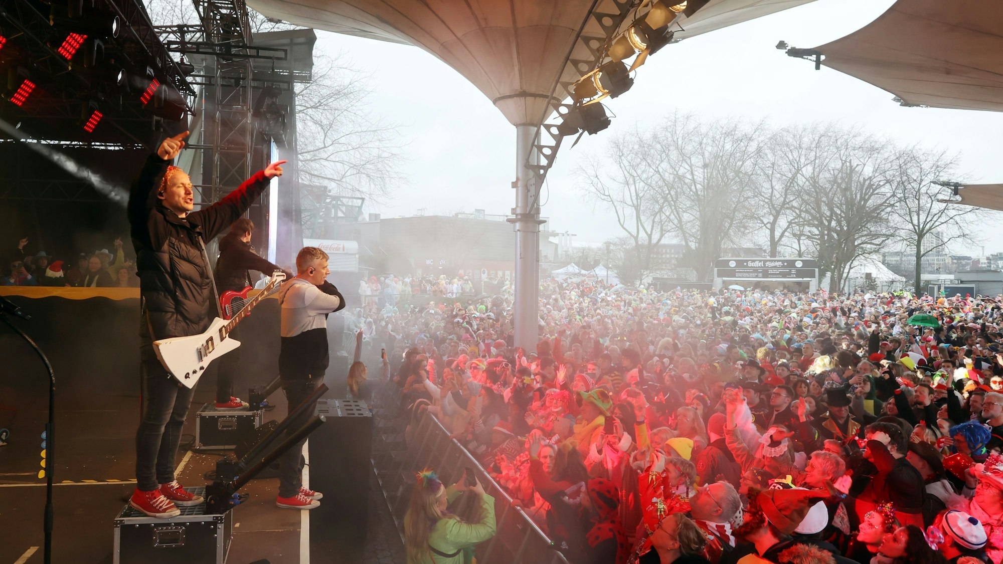 Basti Campmann von Kasalla am Tanzbrunnen