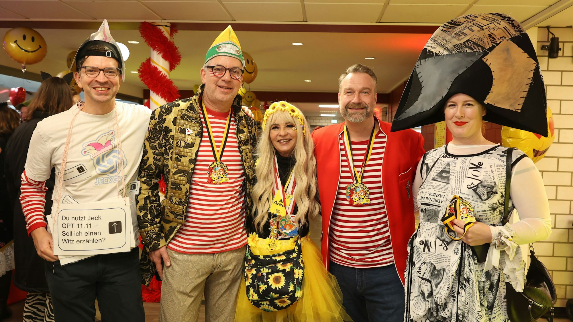 Martin Dowideit (stellvertretender Chefredakteur des Kölner Stadt-Anzeiger), Christian Hümmeler (kommissarischer Chefredakteur des Kölner Stadt-Anzeiger), Chefredakteurin Claudia Schall von Radio Köln, „Sitzungspräsident“ Volker Weiniger und Sarah Brasack (stellvertretende Chefredakteurin des Kölner Stadt-Anzeiger)