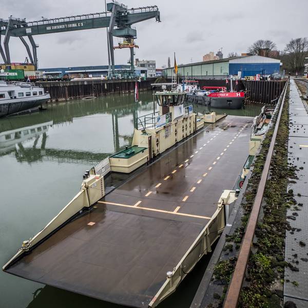 Die „Fritz Middelanis“ liegt nach wie vor im Niehler Hafen.Ralf Krieger
