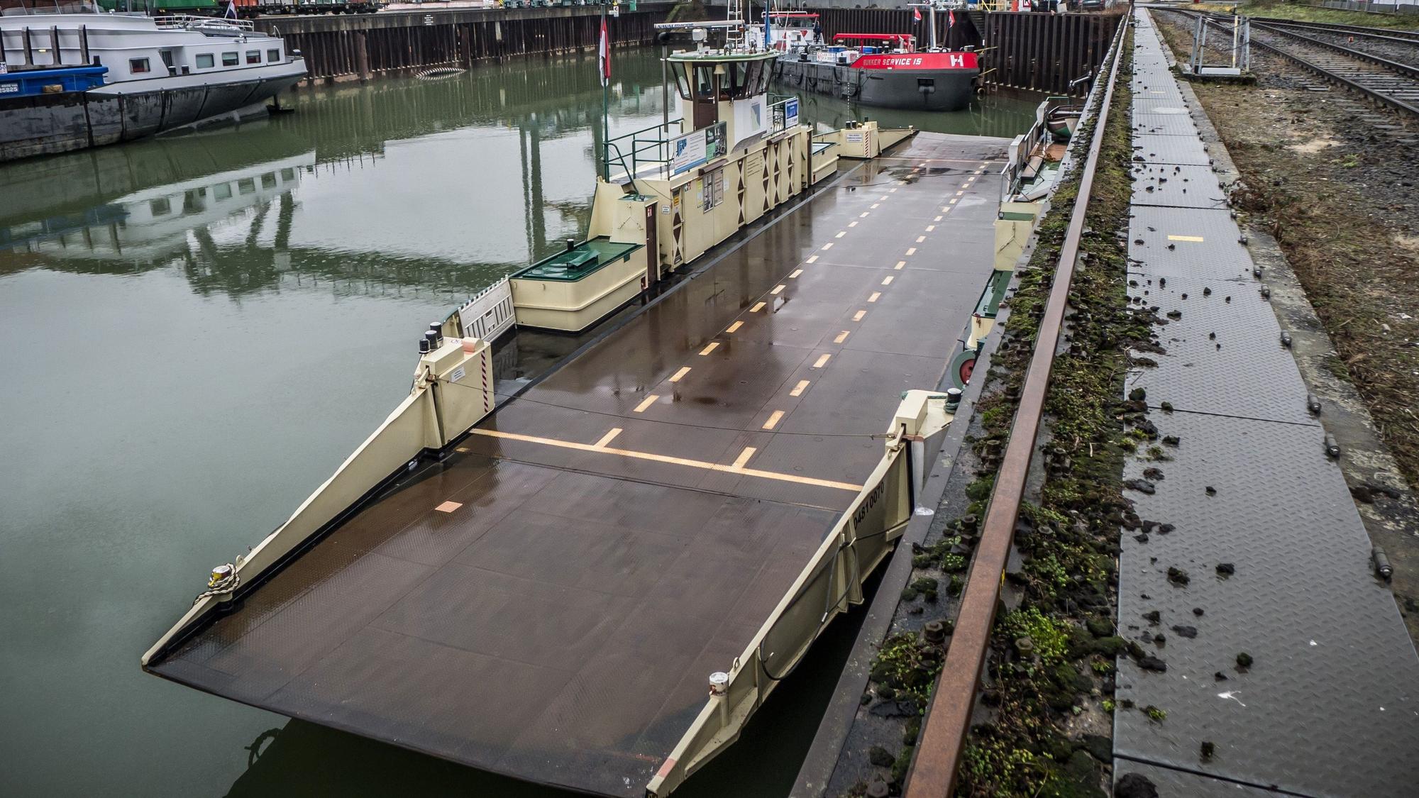 Die „Fritz Middelanis“ liegt nach wie vor im Niehler Hafen.Ralf Krieger