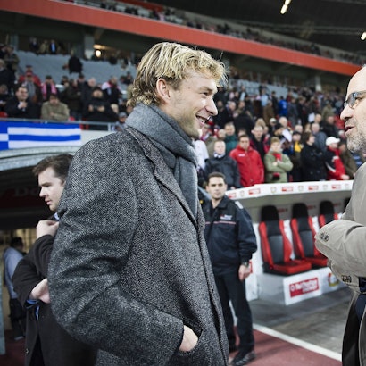 Ein Blick in die Vergangenheit: Der heutige Sportgeschäftsführer der Werkself Simon Rolfes mit Wolfgang Holzhäuser