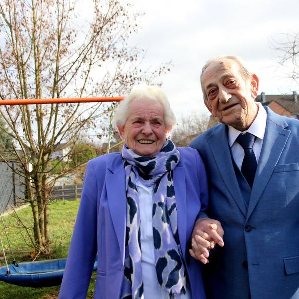 Auf dem Bild ist das Ehepaar Schölecke zu sehen, das seit 65 Jahren verheiratet ist.