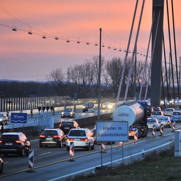 Stau auf der Autobahn 1, Brücke Leverkusen