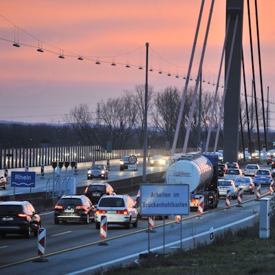 Stau auf der Autobahn 1, Brücke Leverkusen
