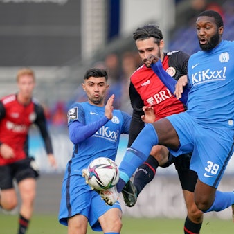 23.10.2021, BRITA-Arena, Wiesbaden, GER, 3. Liga, 13. Spieltag, SV Wehen Wiesbaden vs SV Meppen, Richard Sukuta-Pasu SV Meppen 39 DFL REGULATIONS PROHIBIT ANY USE OF PHOTOGRAPHS AS IMAGE SEQUENCES AND/OR QUASI-VIDEO. Wiesbaden Hessen Germany BRITA-Arena *** 23 10 2021, BRITA Arena, Wiesbaden, GER, 3 Liga, 13 Spieltag, SV Wehen Wiesbaden vs SV Meppen, Richard Sukuta Pasu SV Meppen 39 DFL REGULATIONS PROHIBIT ANY USE OF PHOTOGRAPHS AS IMAGE SEQUENCES AND OR QUASI VIDEO Wiesbaden Hessen Germany BRITA Arena