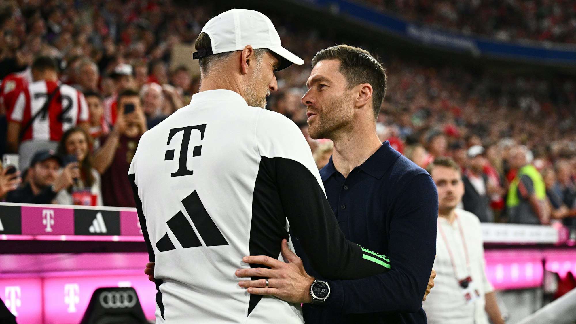 Bayer-04-Trainer Xabi Alonso und Bayern-Coach Thomas Tuchel im Hinspiel