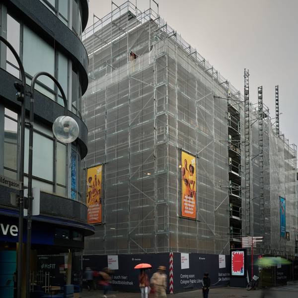 Das Gebäude auf der Hohe Straße 68-82 soll als Interimsstandort der Zentralbibliothek der Stadtbibliothek dienen.
