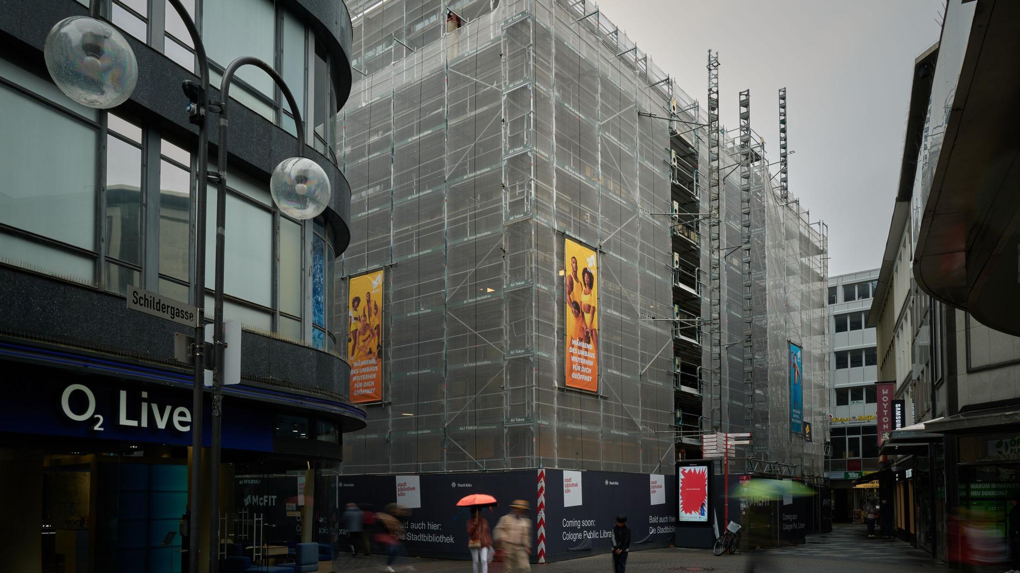 Das Gebäude auf der Hohe Straße 68-82 soll als Interimsstandort der Zentralbibliothek der Stadtbibliothek dienen.