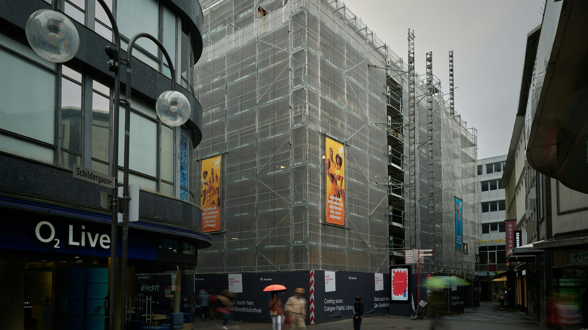 Das Gebäude auf der Hohe Straße 68-82 soll als Interimsstandort der Zentralbibliothek der Stadtbibliothek dienen.