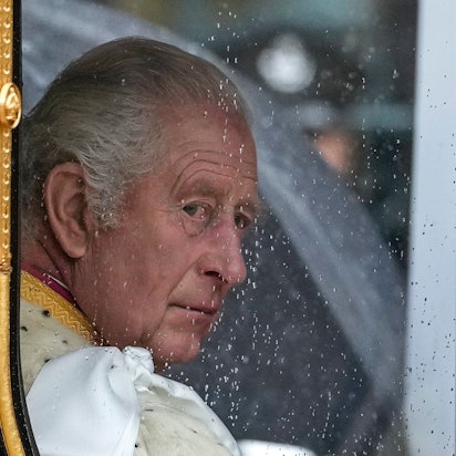 König Charles III. macht sich vor seiner Krönungszeremonie in London auf den Weg zur Westminster Abbey. (Archivbild von 2023)