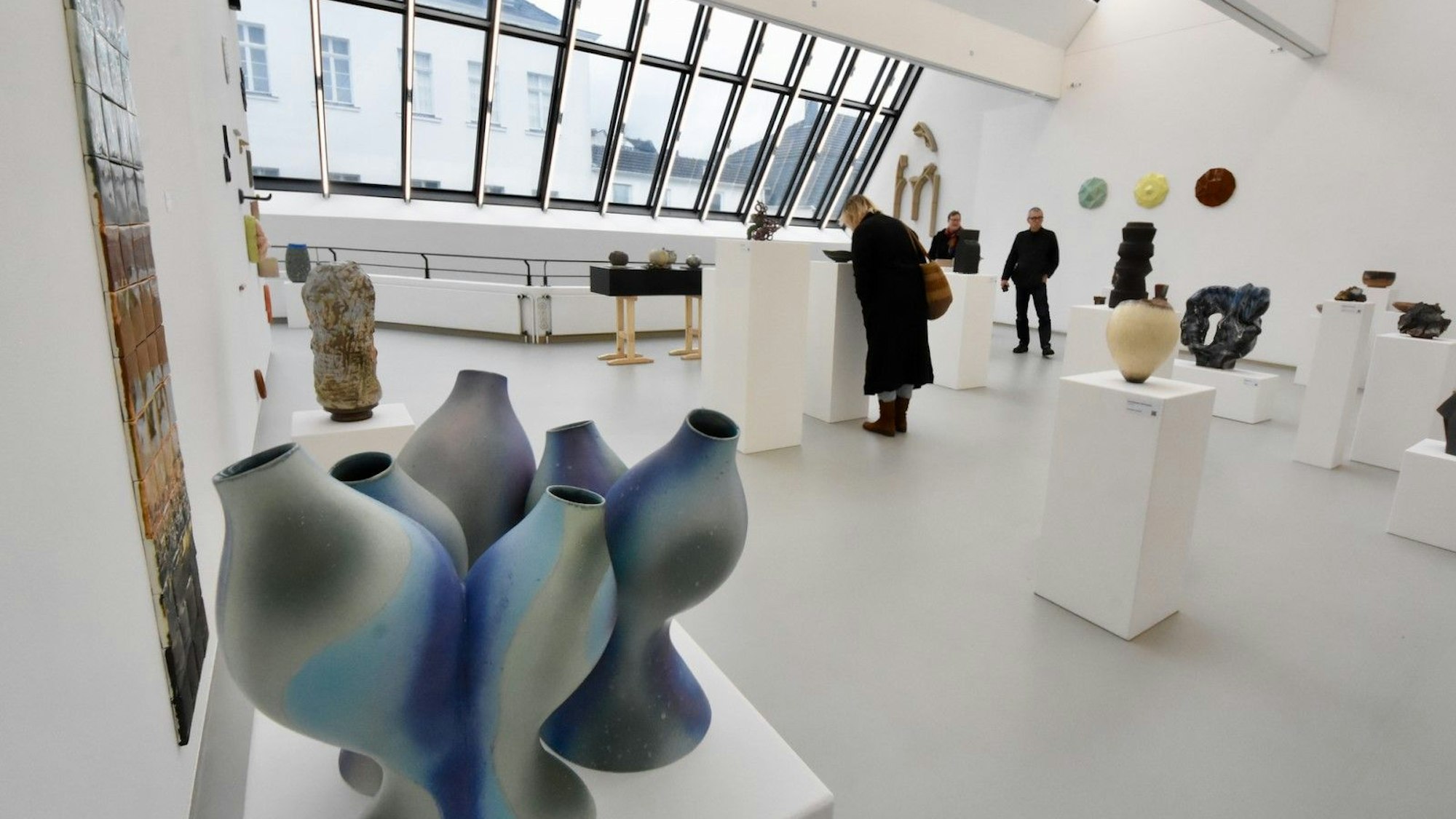 Die Kunstwerke vom Keramikpreis 2024 sind derzeit im Stadtmuseum in Siegburg ausgestellt.