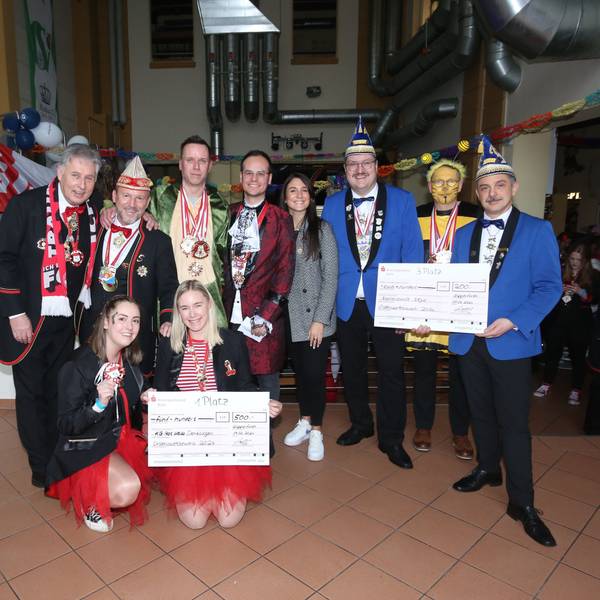 Gruppenfoto bei der Siegerehrung des Ordenswettbewerbs.