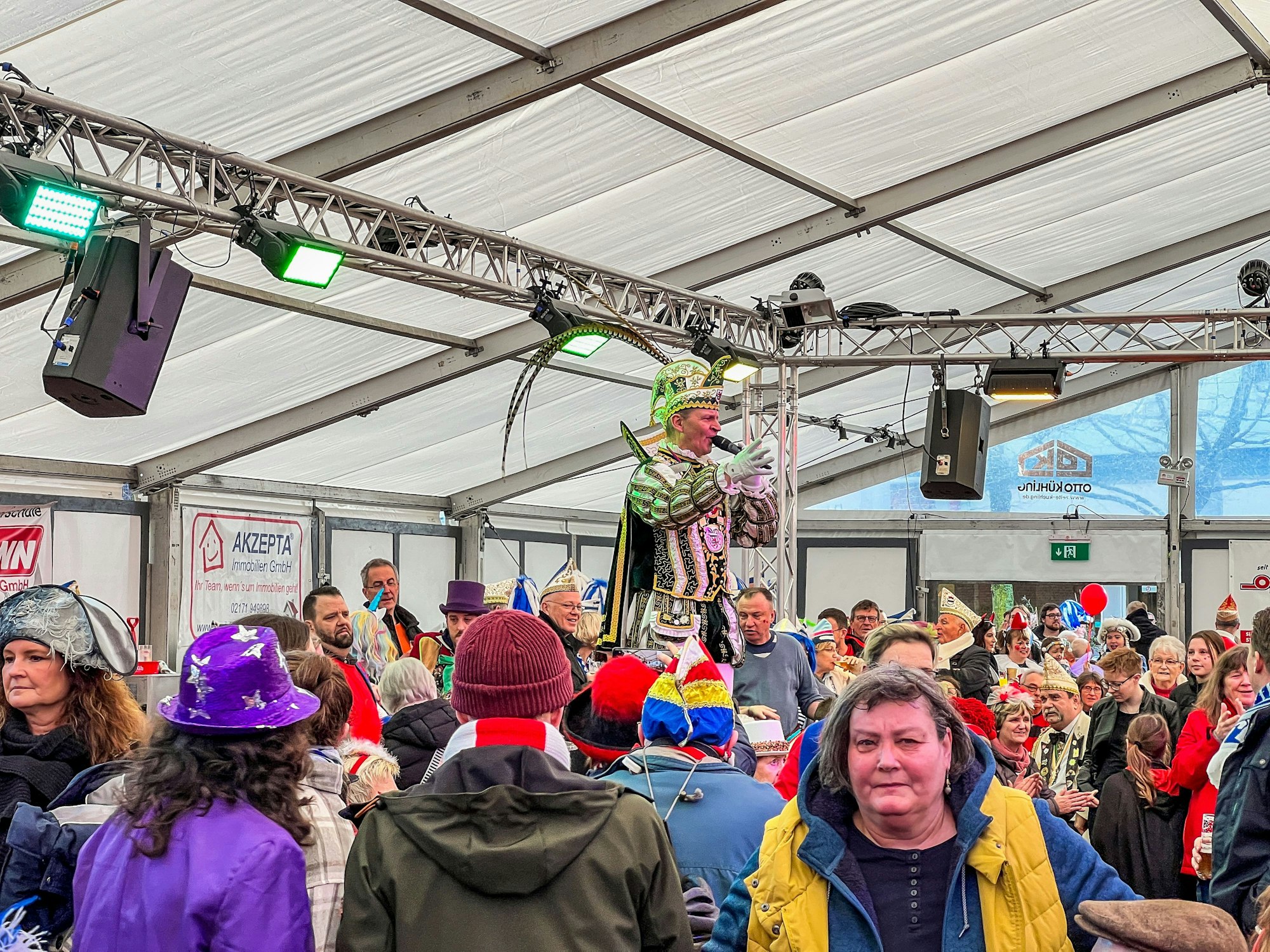 Der Lafuzo-Umzug durch Opladen endete im Festzelt