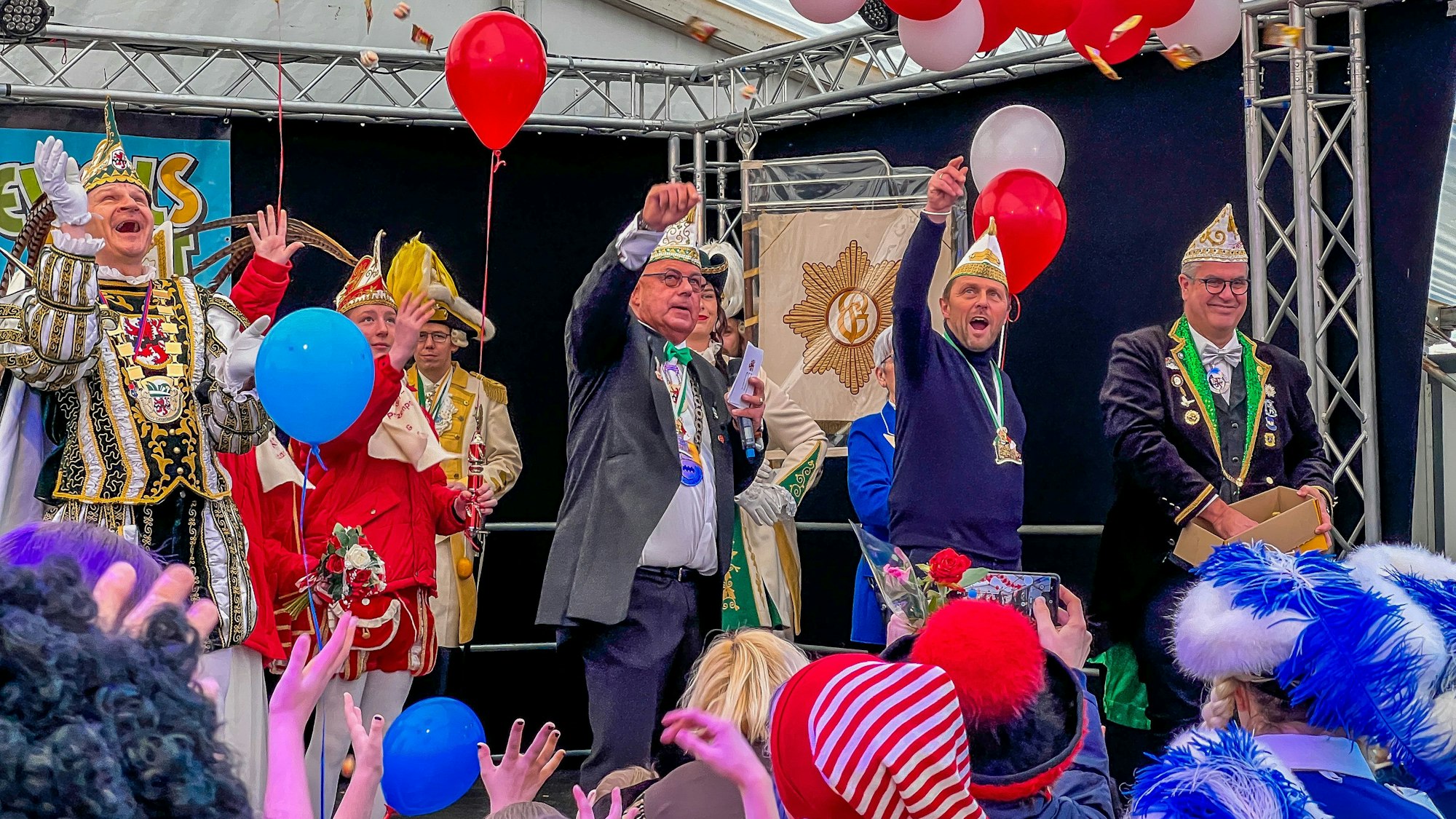 Der Lafuzo-Umzug durch Opladen endete im Festzelt