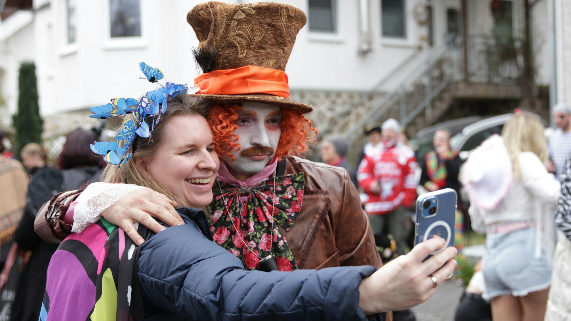 Schnappschuss am Wegesrand: Helmut Sanden erfreute als verrückter Hutmacher aus Alice im Wunderland.
