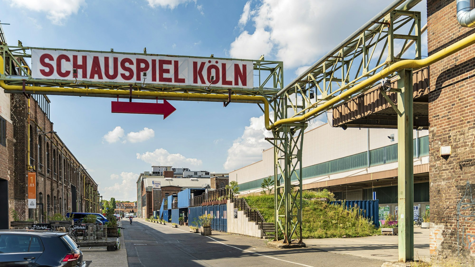 Mittwoch 02.09.2020 Köln Das Schauspiel Köln ist eine traditionelle Schauspielstätte in der Stadt Köln. Es bildet zusammen mit der Oper und weiteren Häusern die Bühnen der Stadt Köln. Das Gebäude befindet sich im Carlswerk im Kölner Stadtteil Mülheim. Gebäude Container Außenansicht. Aufgenommen am: 02.09.2020 Foto: Alexander Roll (Staff)