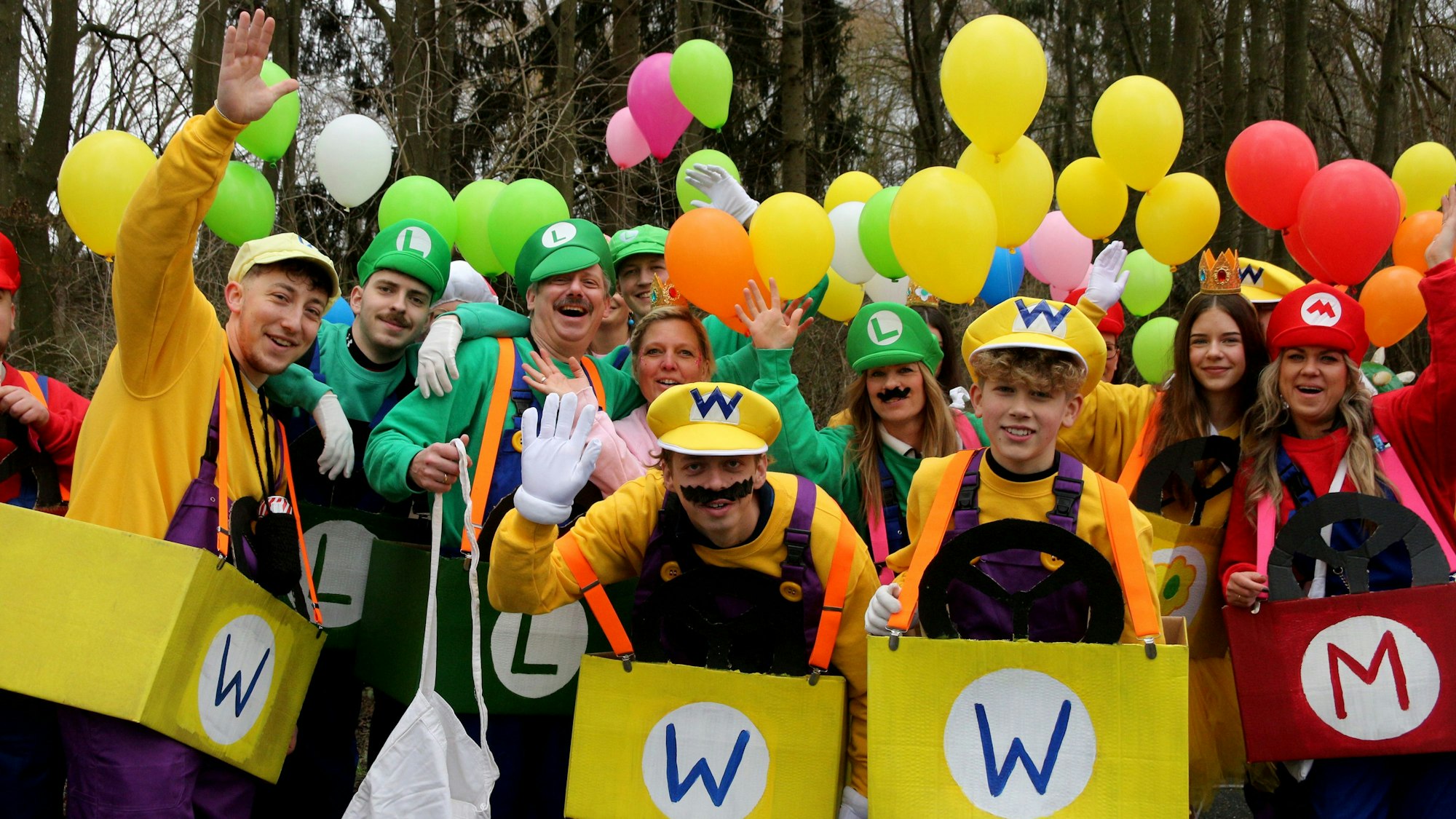 Auf dem Foto ist die Karnevalsgruppe „Jecken us allen Ecken“ zu sehen.