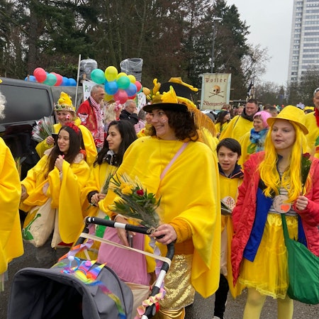 Leuchtend ging es zu beim Veedelszug in Poll.