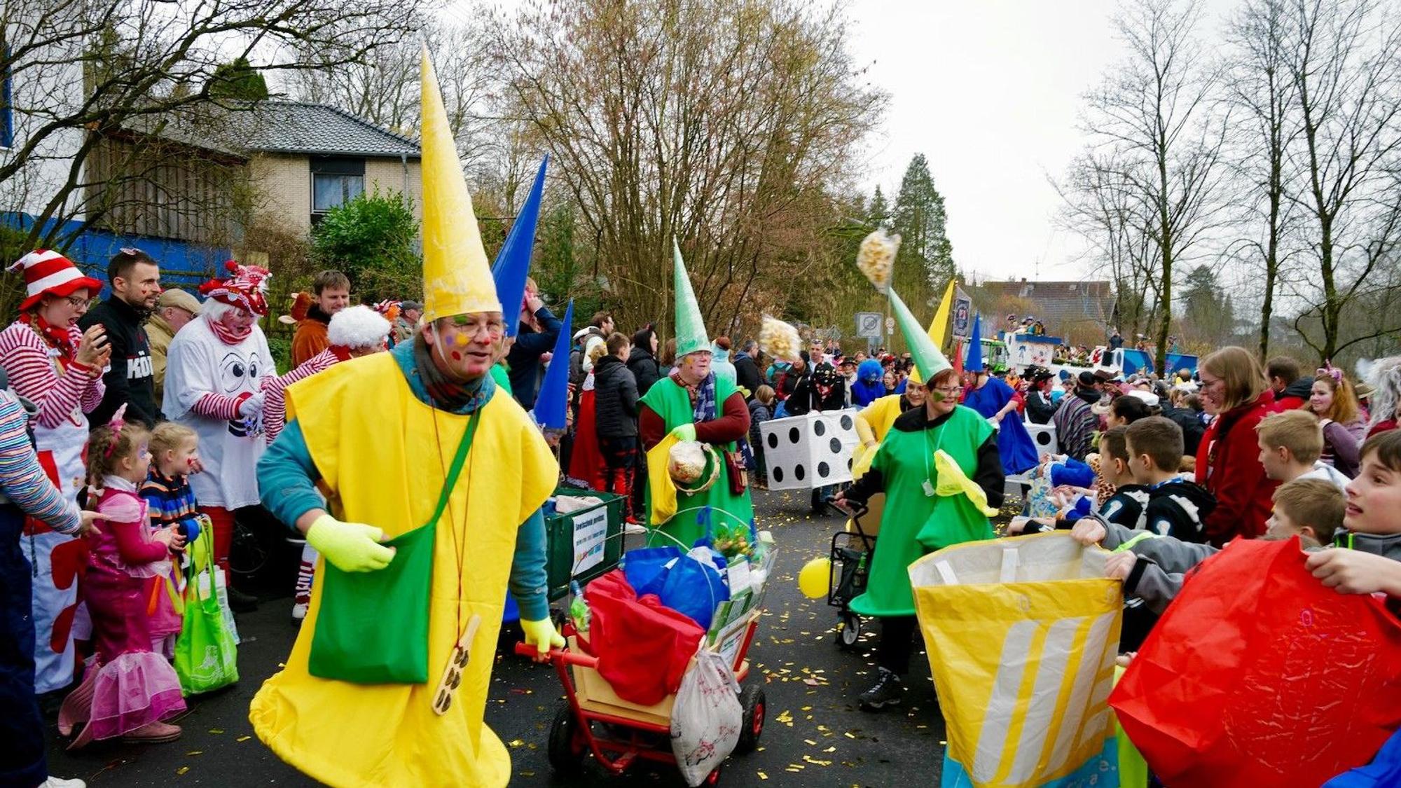 Ihr Motto „Seelscheid gewinnt - farbenfroh und kunterbunt wie wir alle sind“ war ebenso einfach wie er als warnender Fingerzeig aufs Weltgeschehen galt.