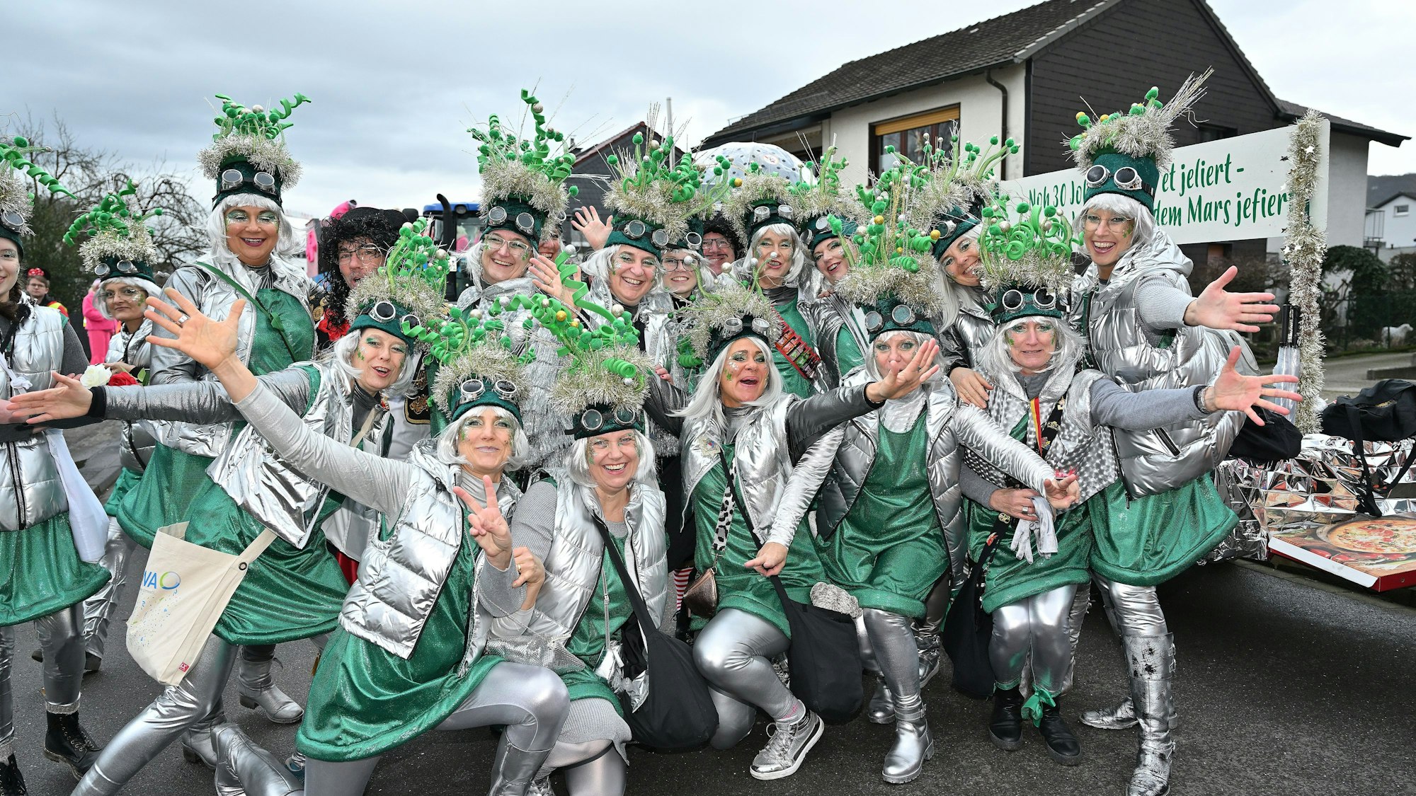 Marsianer-Gruppe im Karnevalszug