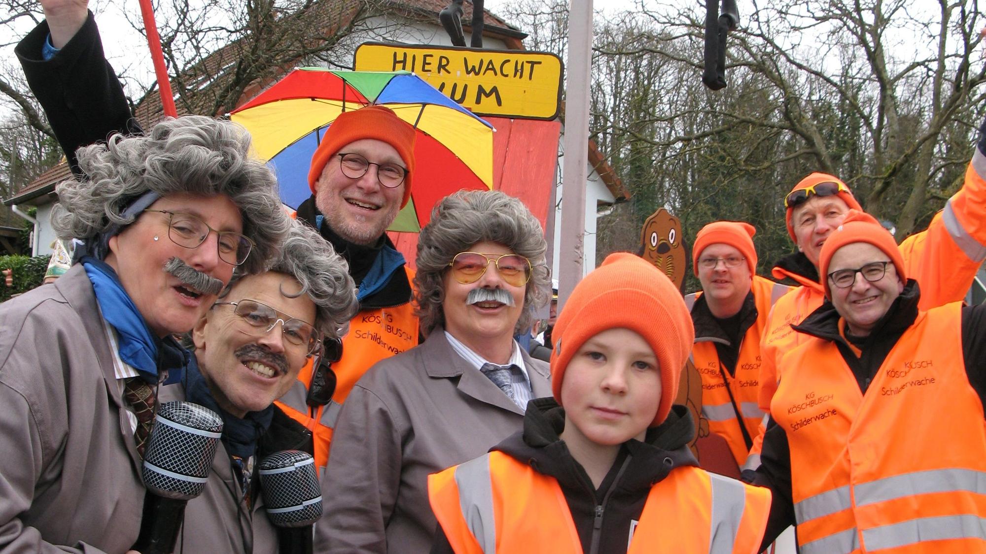 Die Köschbuscher Jecken nahmen sich den Ortschilderklau in Hanf vor und klärten mit Hilfe von Investigativ-Reporter Horst Schlämmer in dreifacher Ausfertigung den Fall auf.